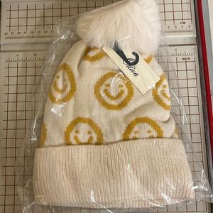 Cream Yellow Smiley Fleece Lined Pom Knit Beanie NWT - (#0140)